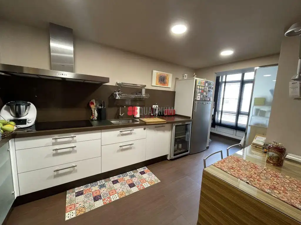Appartamento con ascensore in vendita a Avenida Rosalía de Castro, imagen 6