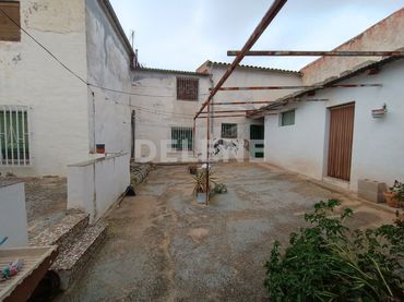 Casa amb balcó en venda a Tobarra