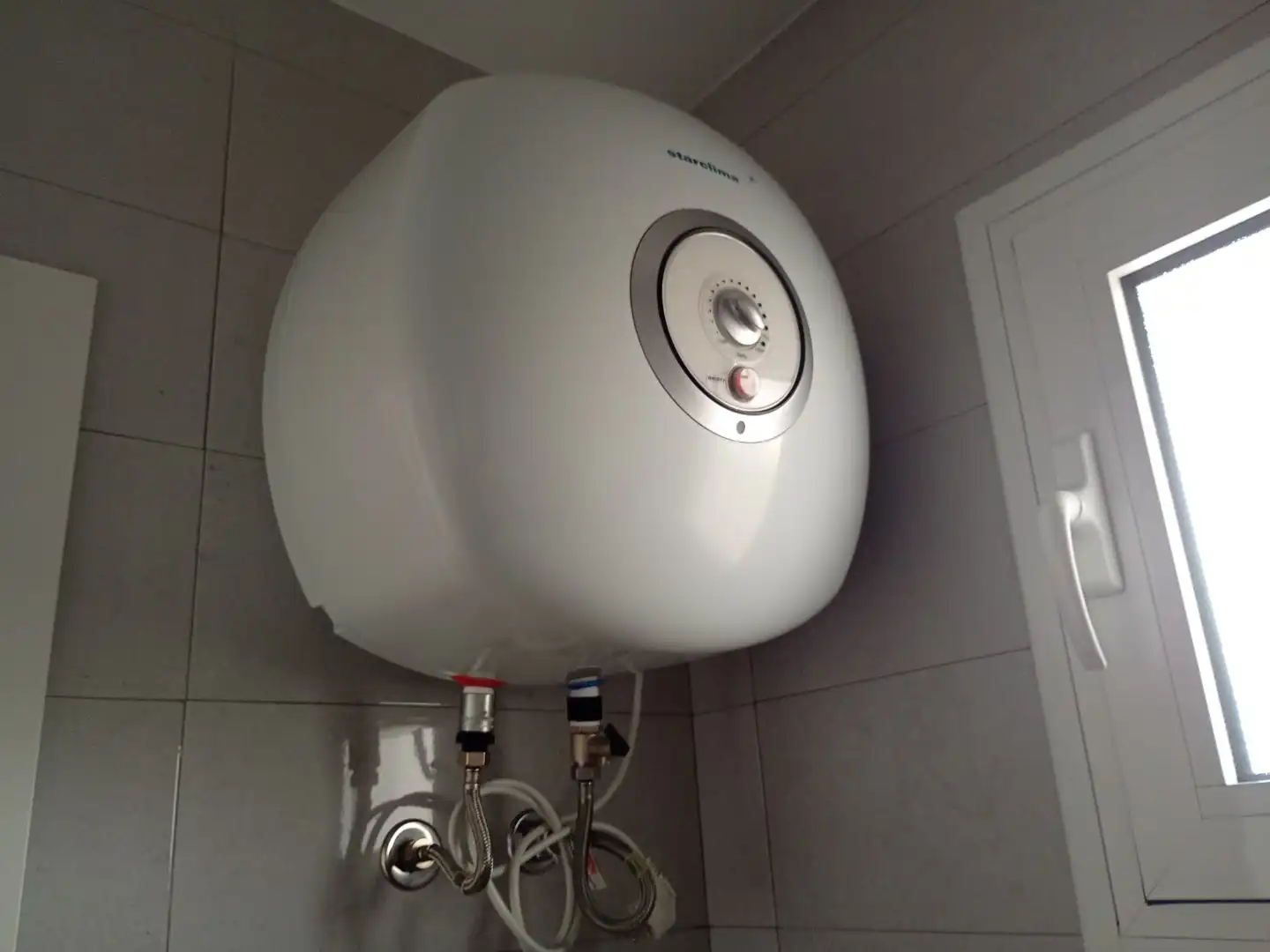 Baño de Local de alquiler en Sevilla con Aire acondicionado, Calefacción y Terraza