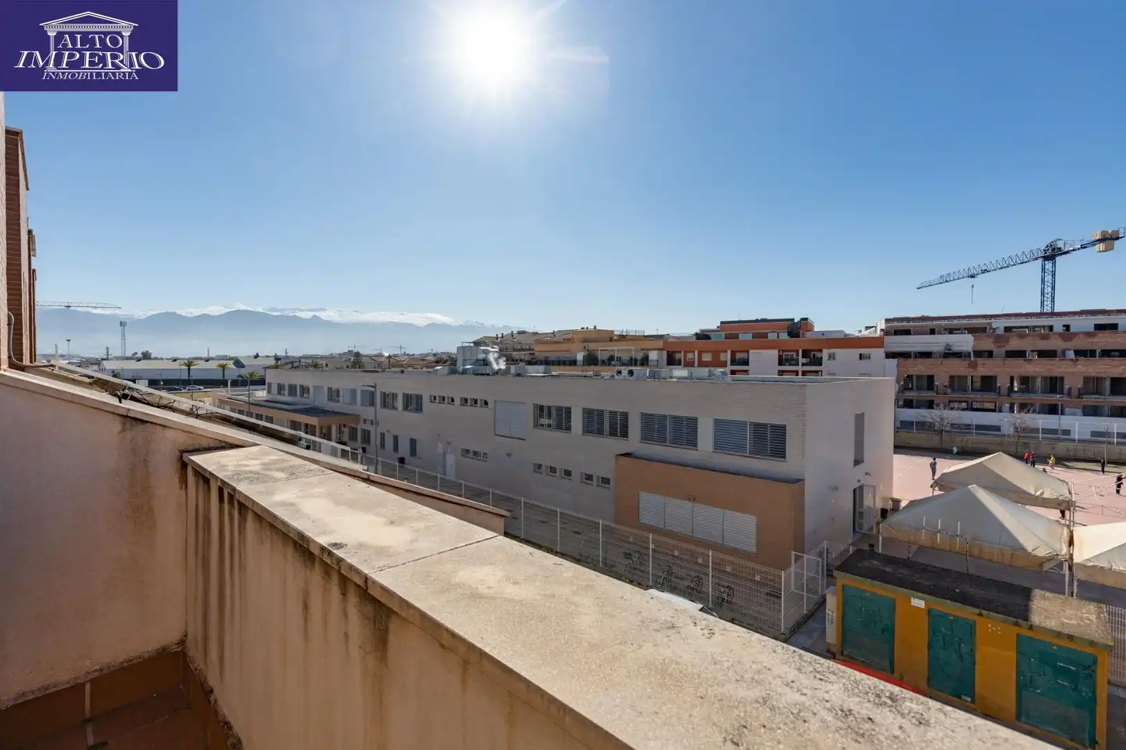 Vista exterior de Casa adosada en venda en Churriana de la Vega amb Calefacció, Terrassa i Balcó