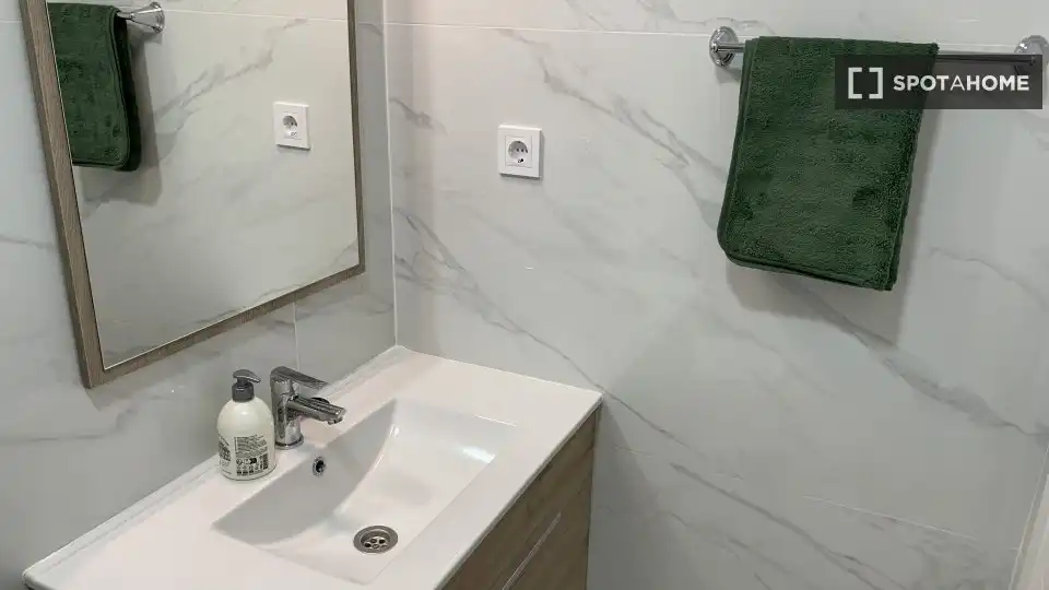 Bathroom of Flat for rent in Sagunto / Sagunt  with Air Conditioner, Heating and Furnished