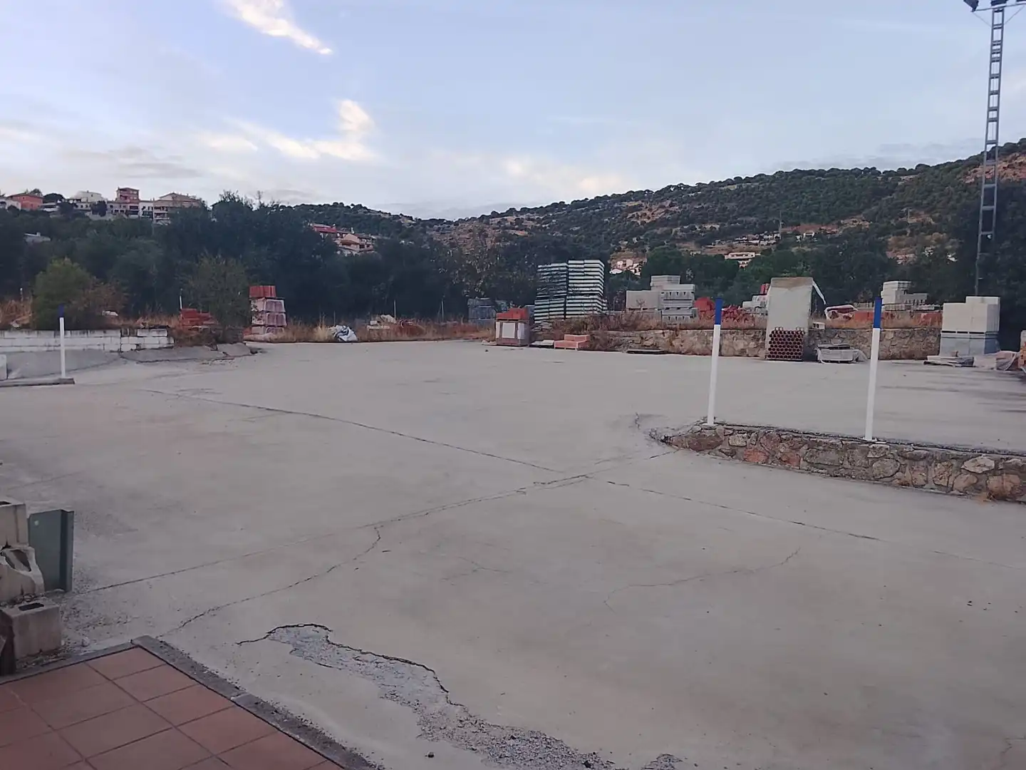 Aparcament de Nau industrial en venda en El Hoyo de Pinares 