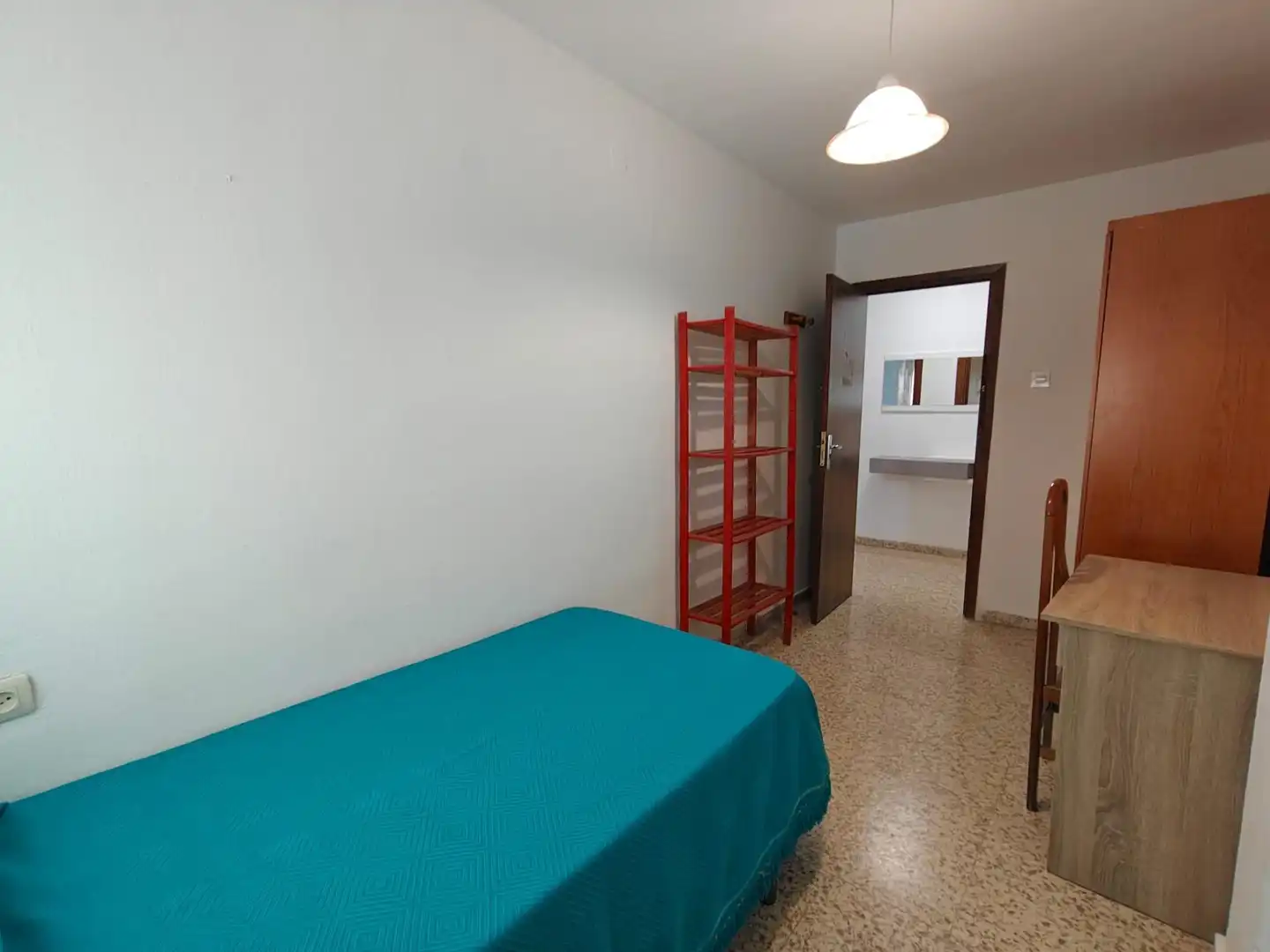 Schlafzimmer von Wohnung zur untervermieten in Granada mit Möbliert und Balkon