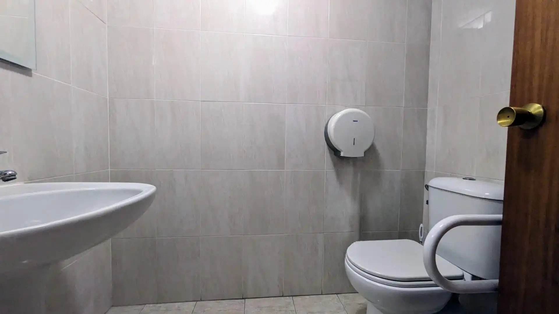 Bathroom of Flat for sale in Fuengirola  with Air Conditioner and Balcony