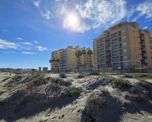 Vista exterior de Apartament en venda en La Manga del Mar Menor amb Aire condicionat, Jardí privat i Terrassa