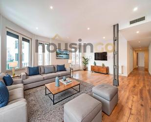 Living room of Flat to rent in  Madrid Capital  with Air Conditioner, Heating and Terrace