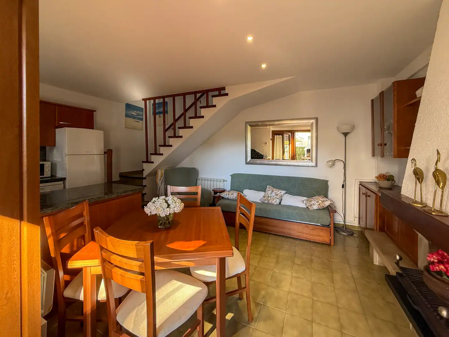 Wohnzimmer von Einfamilien-Reihenhaus zum Verkauf in Sant Feliu de Guíxols mit Klimaanlage, Heizung und Privatgarten