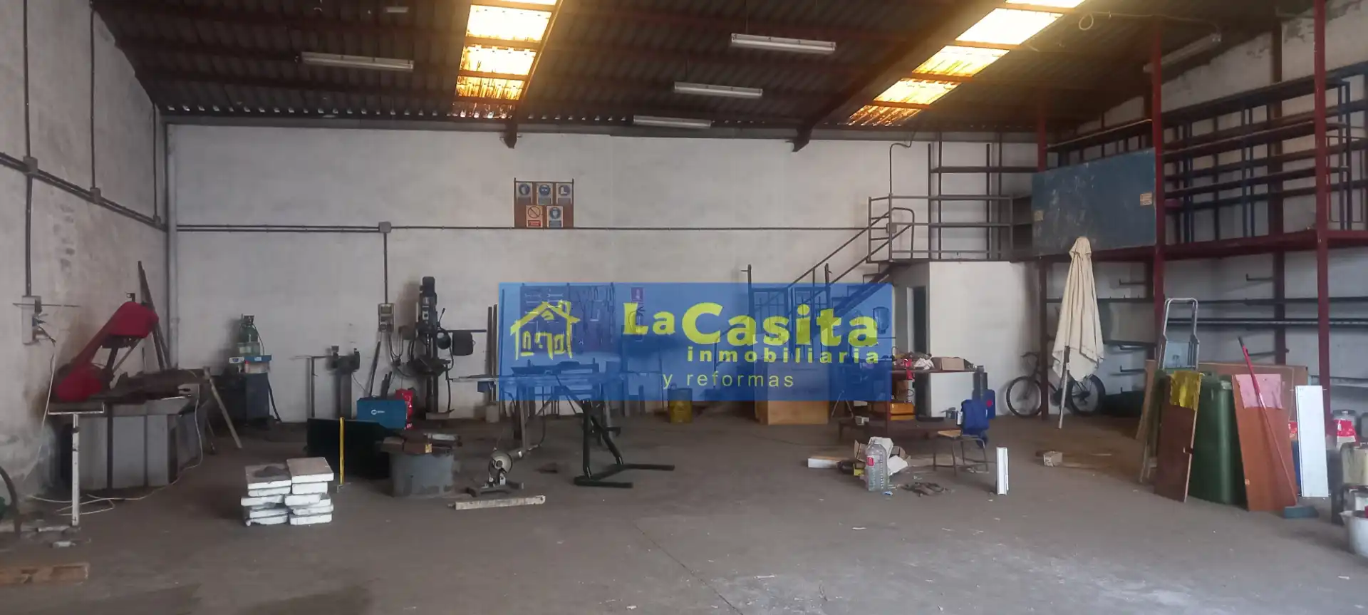 Nau industrial en venda a Calle Olivo