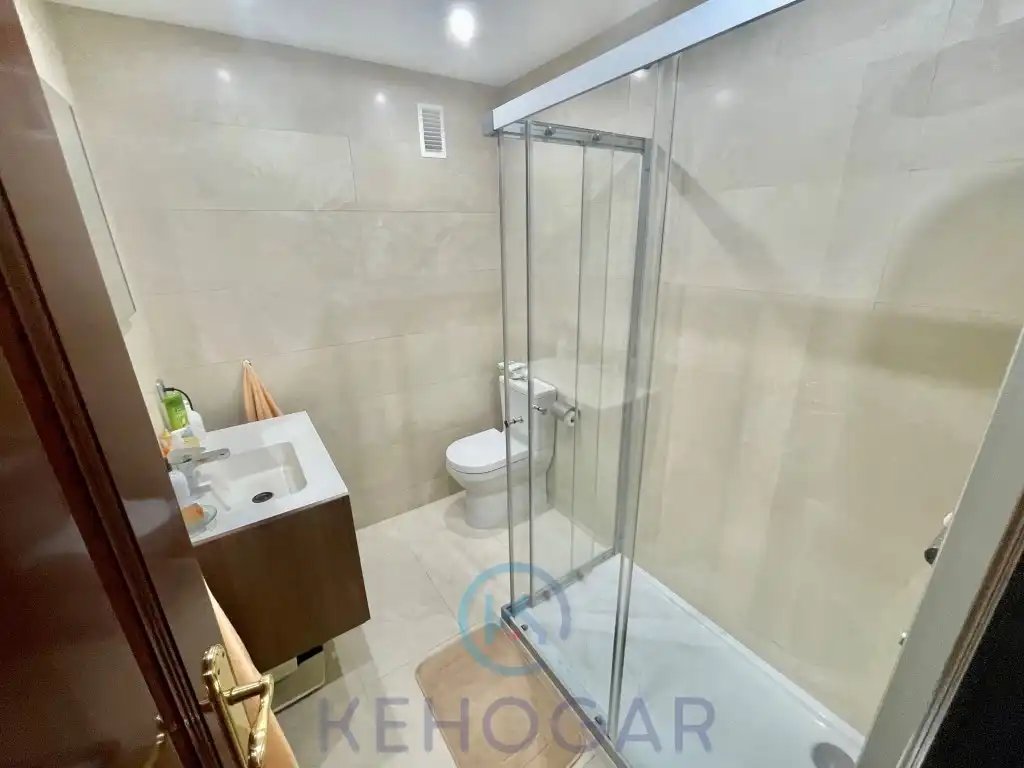 Bathroom of Flat for sale in Dos Hermanas