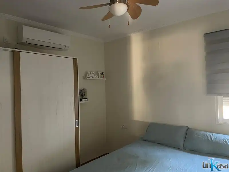 Dormitori de Casa o xalet en venda en Linares amb Jardí privat, Piscina i Moblat