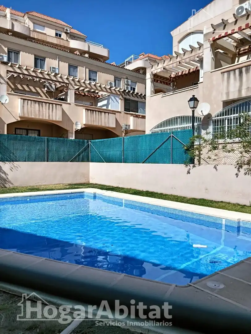 Schwimmbecken von Dachboden zum Verkauf in Roquetas de Mar mit Klimaanlage, Privatgarten und Terrasse