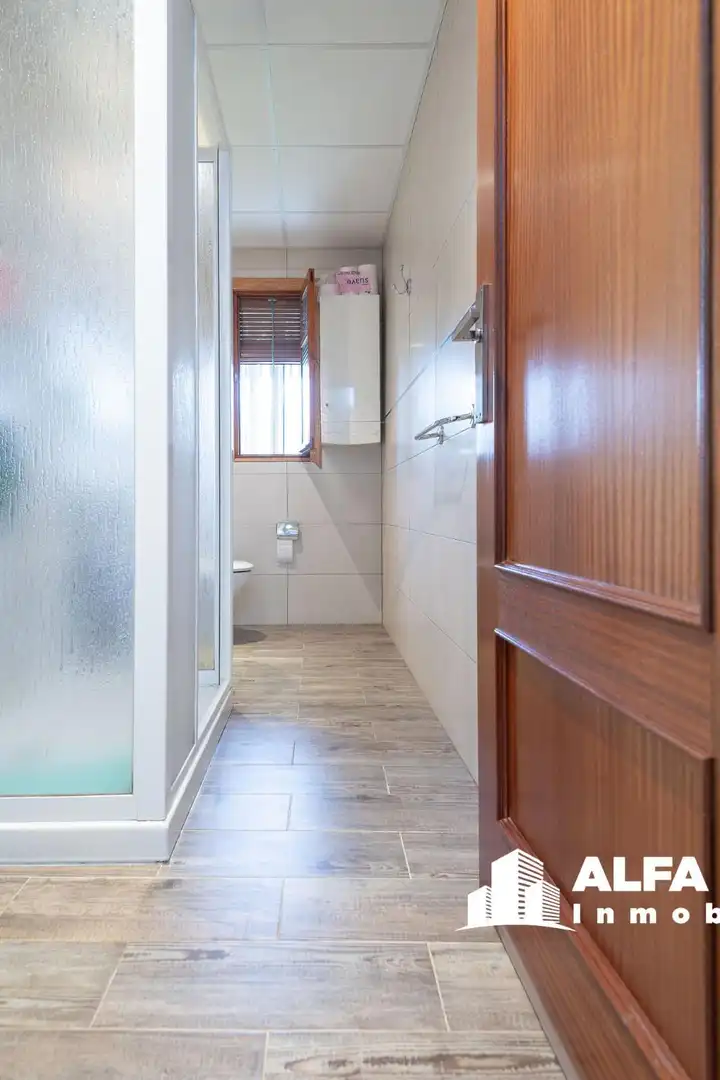 Bany de Casa o xalet en venda en El Provencio   amb Calefacció, Jardí privat i Terrassa