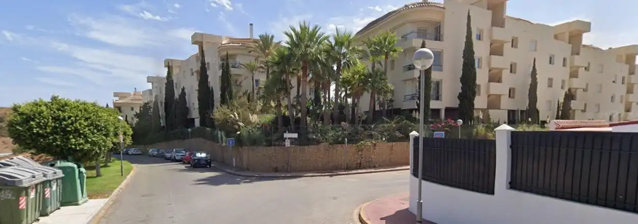 Vista exterior de Piso en venta en Mijas con Jardín privado, Terraza y Piscina comunitaria