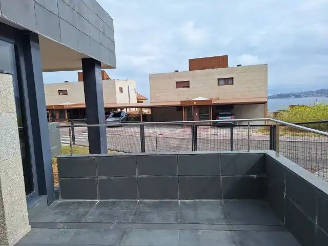 Vista exterior de Pis en venda en Baiona amb Terrassa i Traster