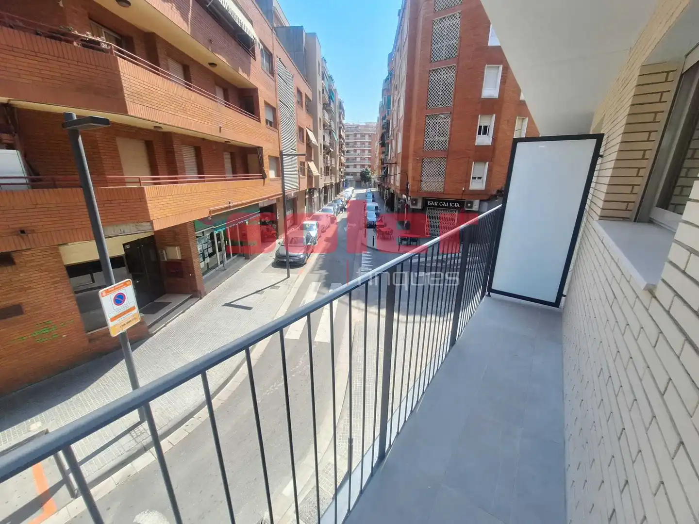Außenansicht von Wohnung zur Miete in Rubí mit Klimaanlage, Heizung und Terrasse