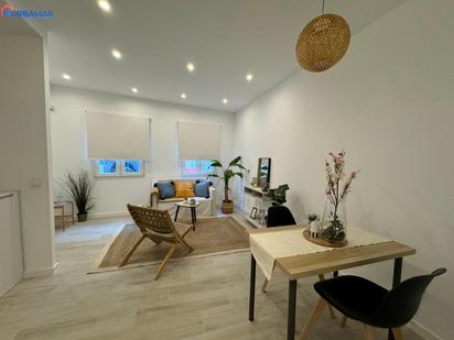 Living room of Flat for sale in  Madrid Capital