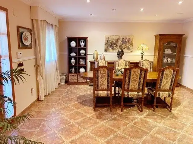 Menjador de Casa o xalet en venda en Benicasim / Benicàssim amb Aire condicionat, Jardí privat i Terrassa