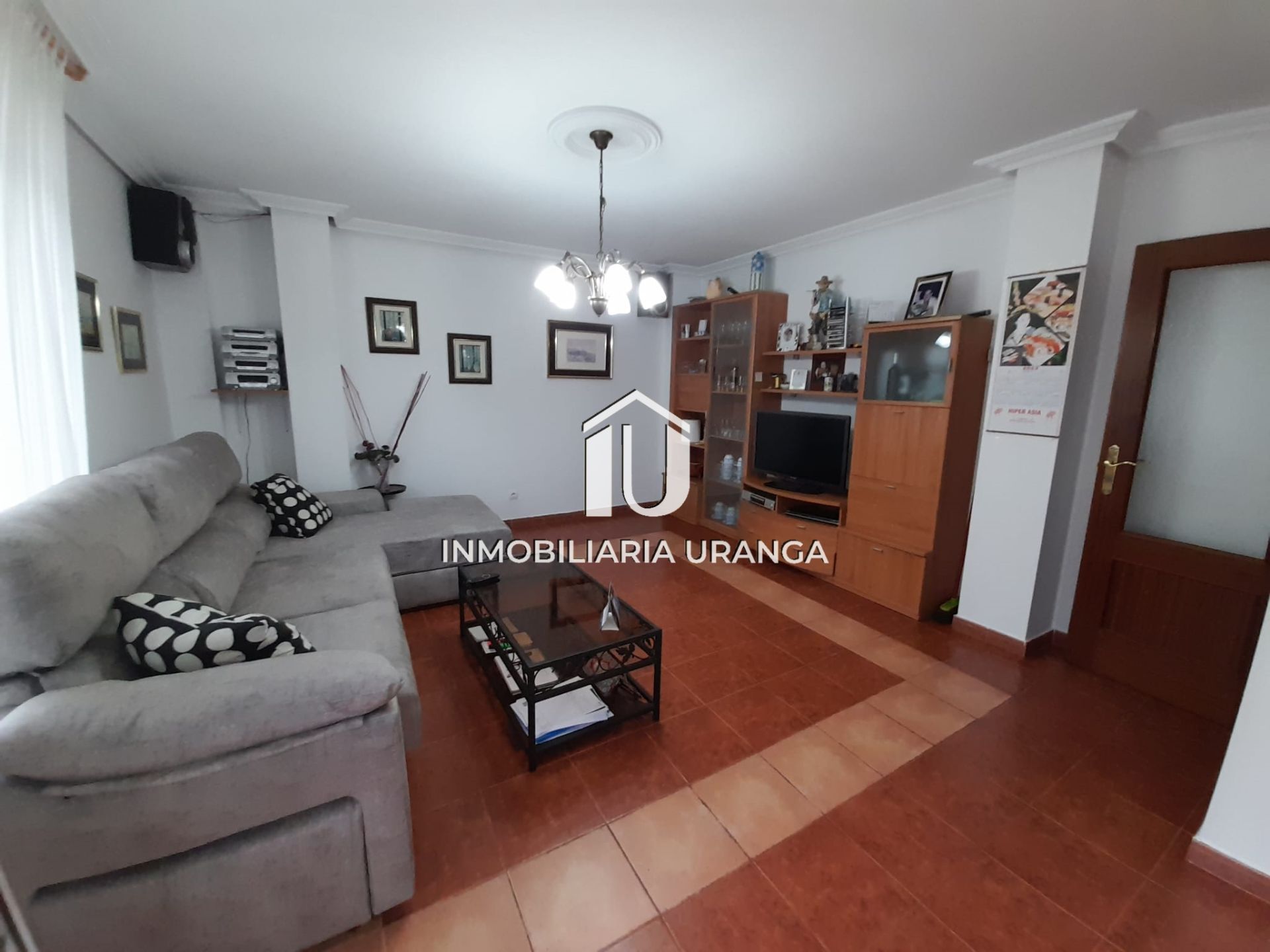 Sala d'estar de Pis en venda en Castro-Urdiales amb Calefacció, Terrassa i Traster