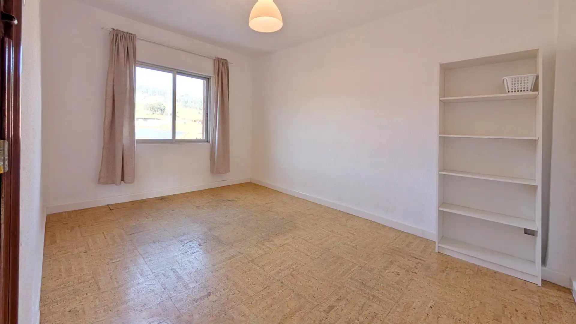 Habitación de Piso en venta en Los Corrales de Buelna  con Parquet