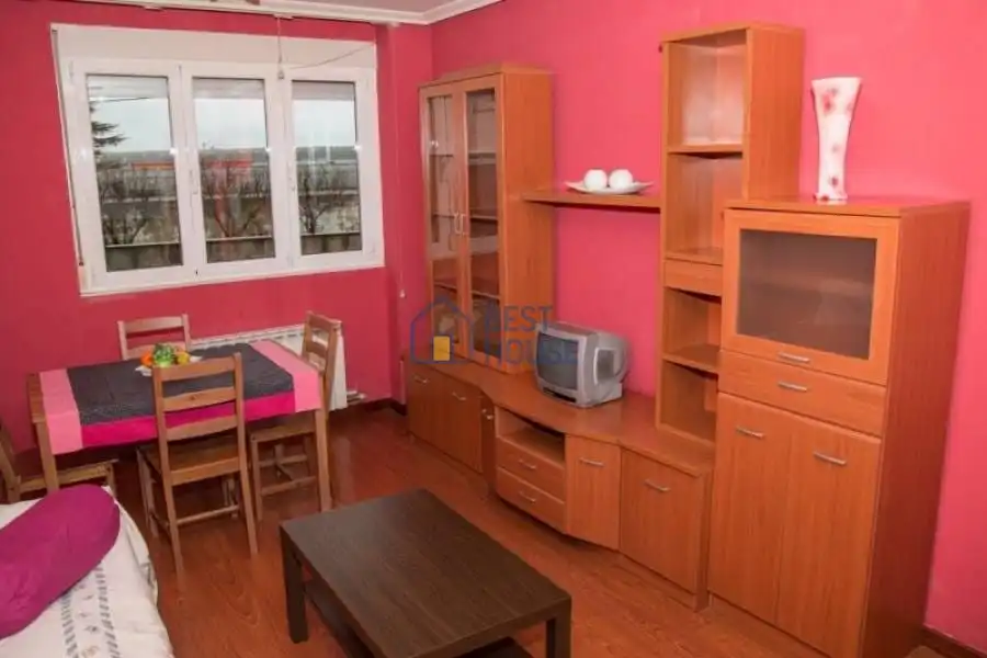 Sala de estar de Planta baja en venta en León Capital  con Calefacción, Parquet y Terraza