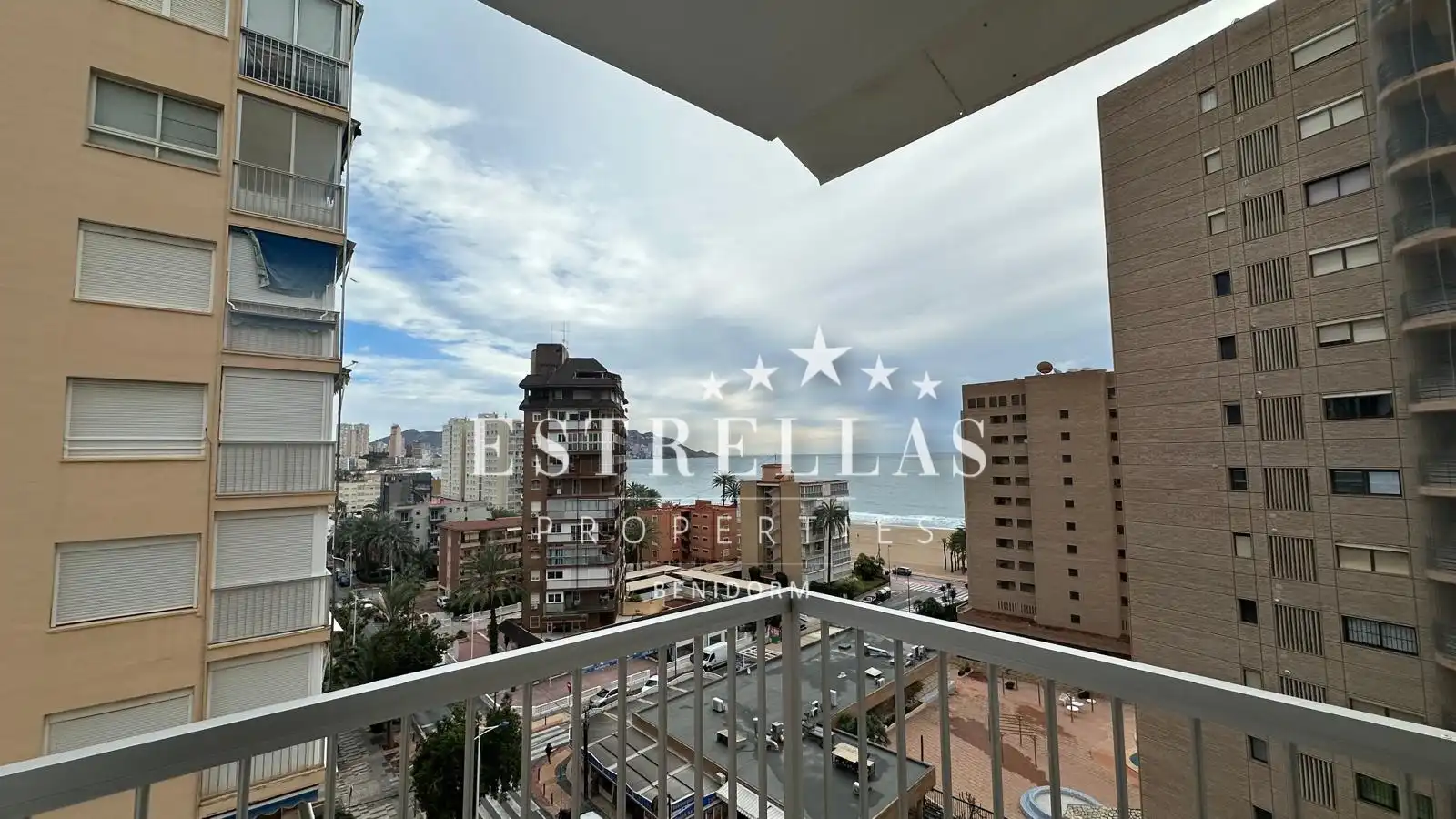 Habitación de Apartamento de alquiler en Benidorm con Calefacción, Jardín privado y Terraza