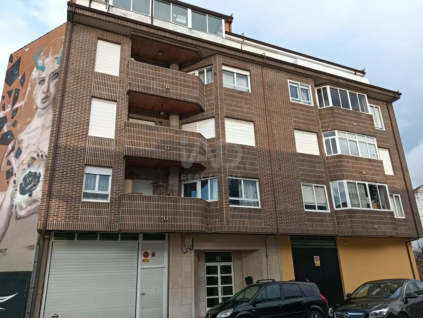 Vista exterior de Àtic en venda en La Bañeza  amb Calefacció i Terrassa