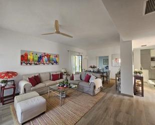 Sala d'estar de Apartament de lloguer en Sotogrande amb Aire condicionat, Calefacció i Parquet