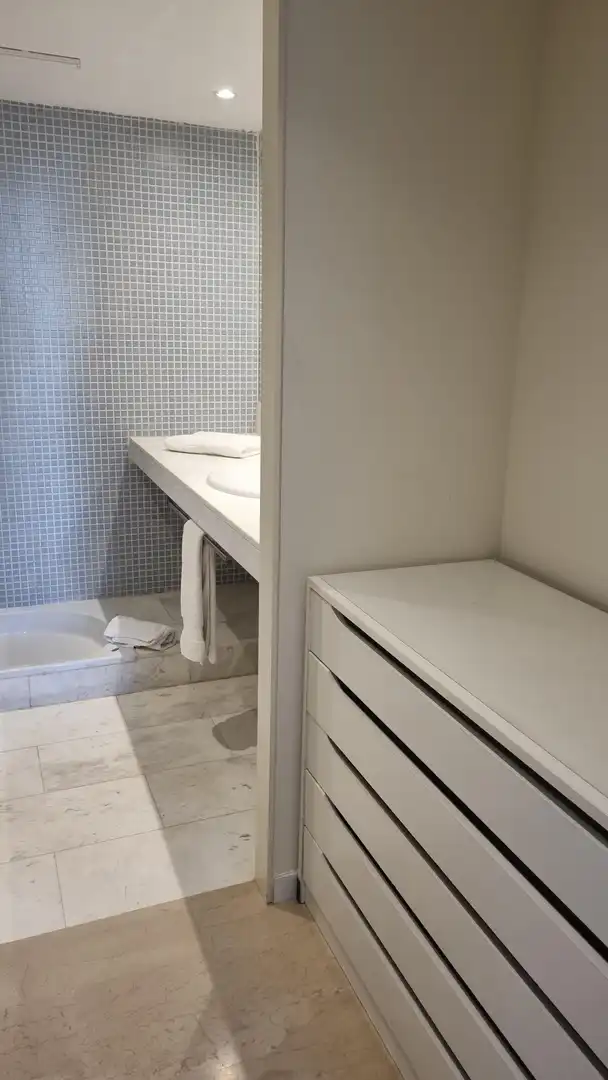 Bathroom of Apartments for rent in Girona  with Air Conditioner, Furnished and Oven