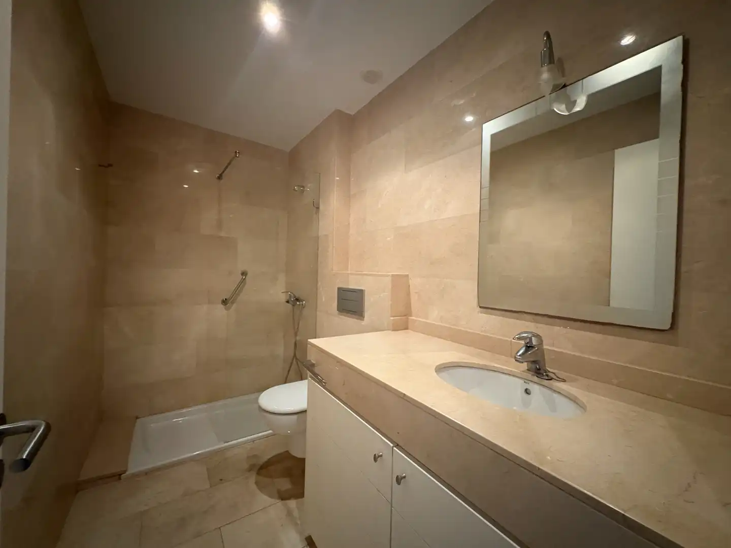 Badezimmer von Wohnung zur Miete in Centro