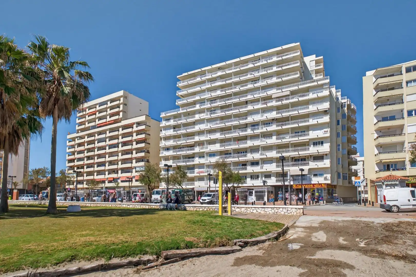Vista exterior de Pis en venda en Fuengirola amb Aire condicionat i Terrassa
