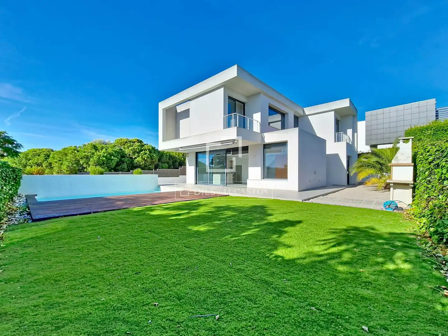 Außenansicht von Haus oder Chalet zum Verkauf in Vilanova i la Geltrú mit Klimaanlage, Heizung und Privatgarten