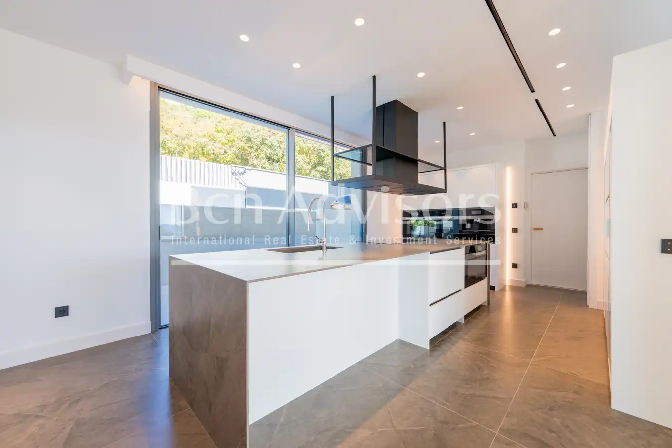 Cocina de Casa o chalet en venta en Barcelona con Aire acondicionado, Calefacción y Jardín privado