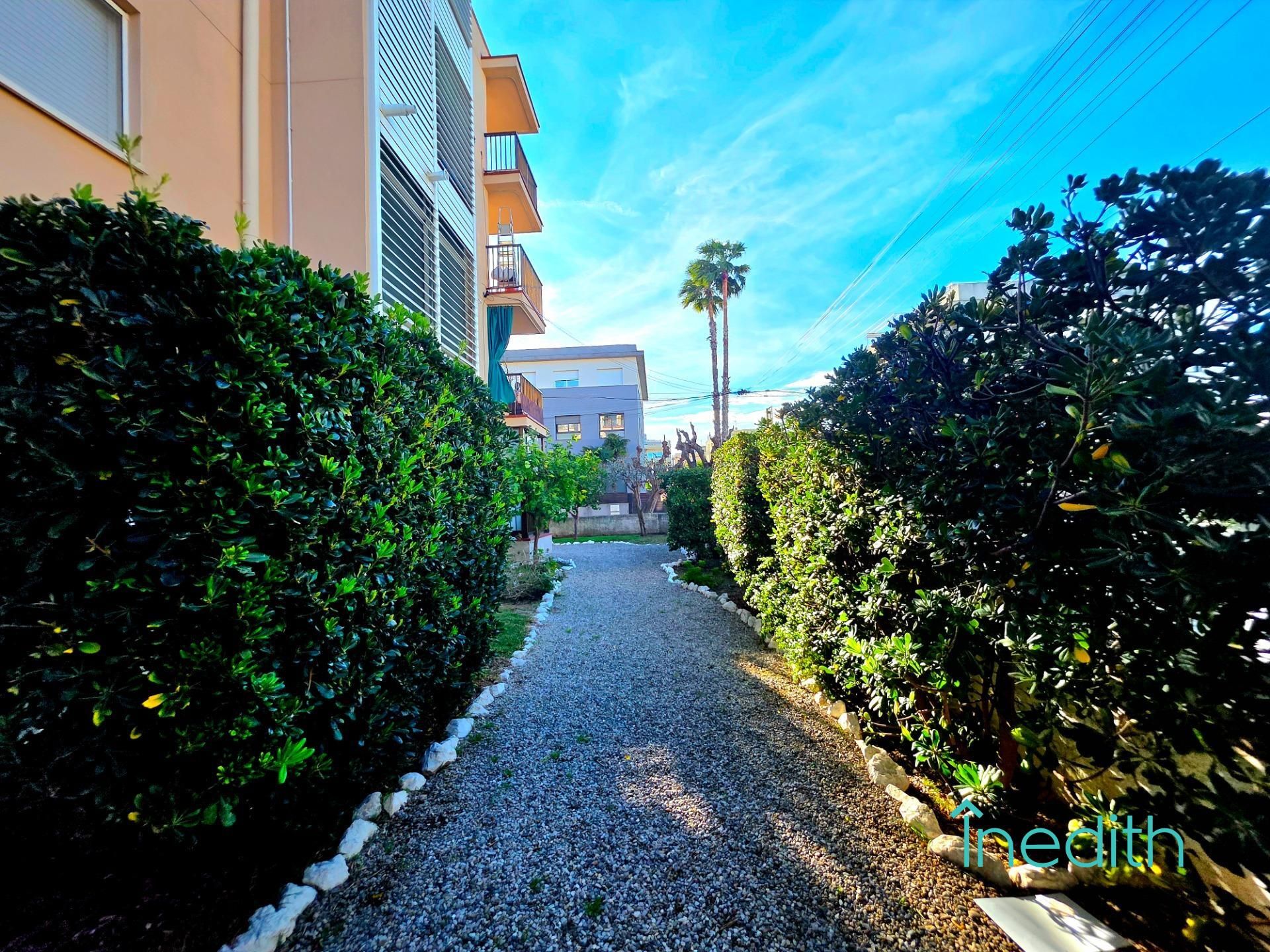 Exterior view of Flat for sale in Vilanova i la Geltrú  with Private garden and Terrace