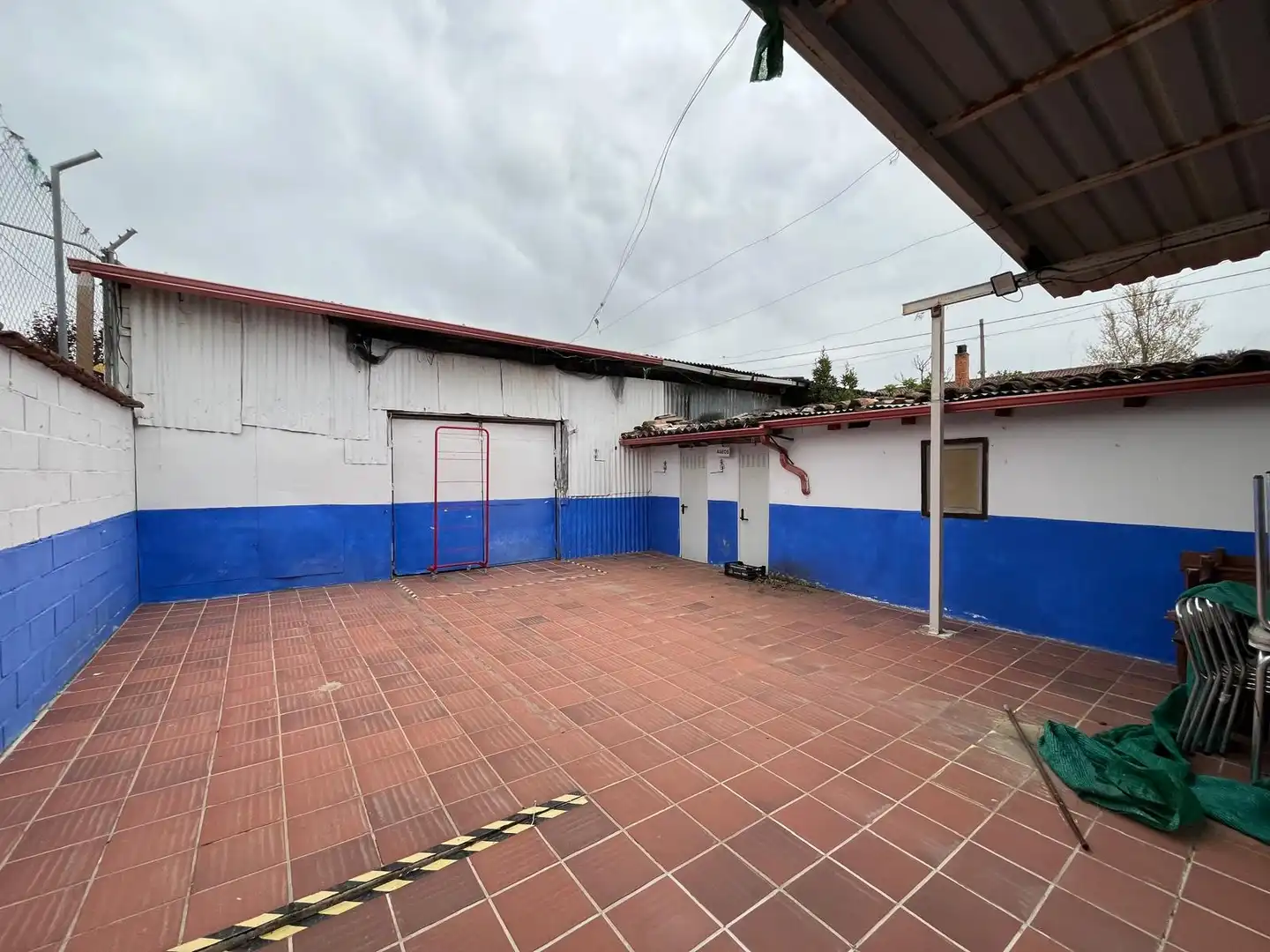Vista exterior de Local en venta en Santibáñez de Valcorba con Amueblado