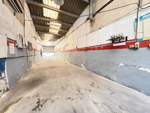 Local comercial en Alquiler en Carrer del Degà Martí, 9 en Parque Ribalta - Plaza de Toros