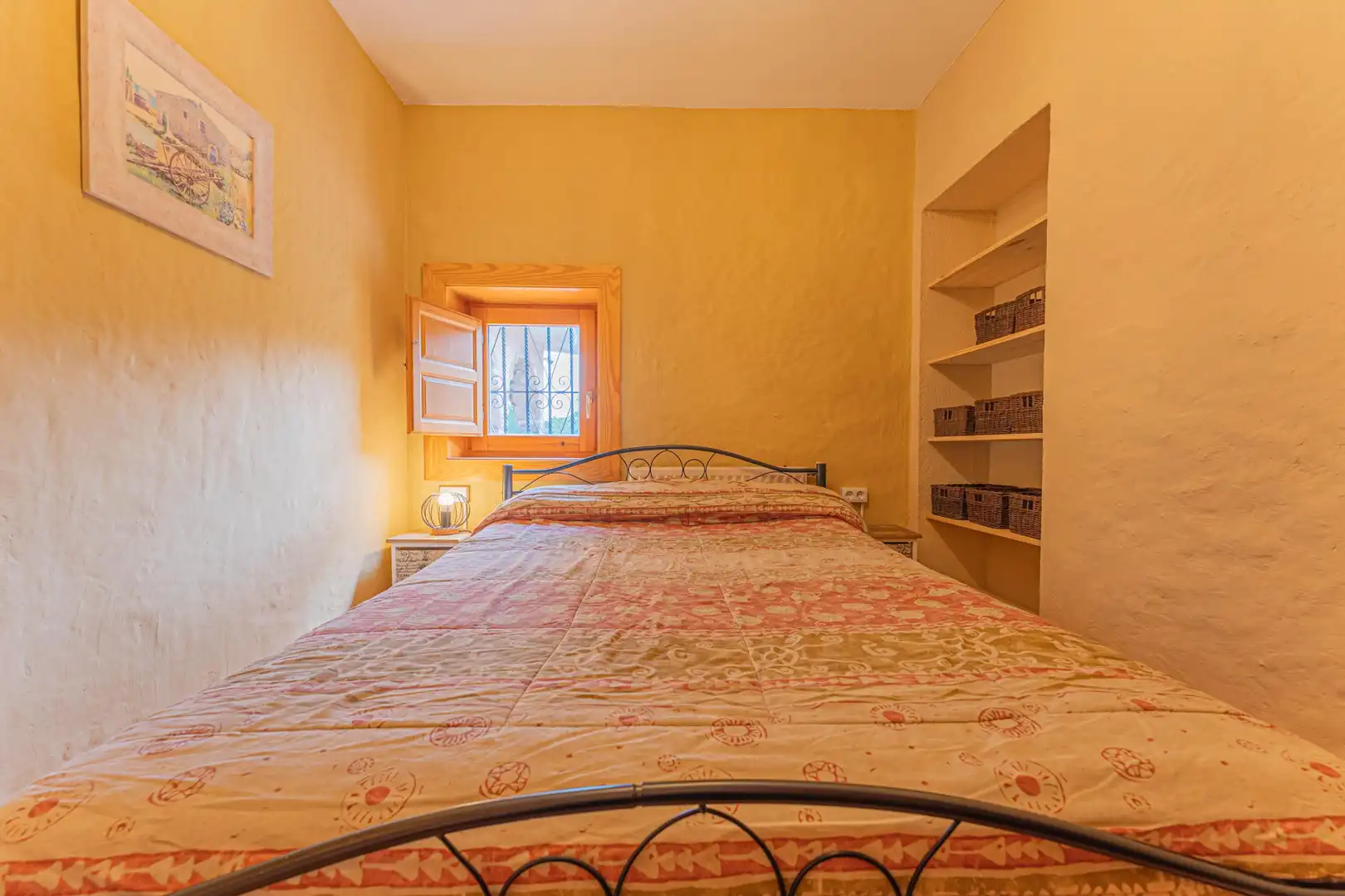 Habitación de Finca rústica en venta en Cabanelles con Terraza, Piscina y Balcón