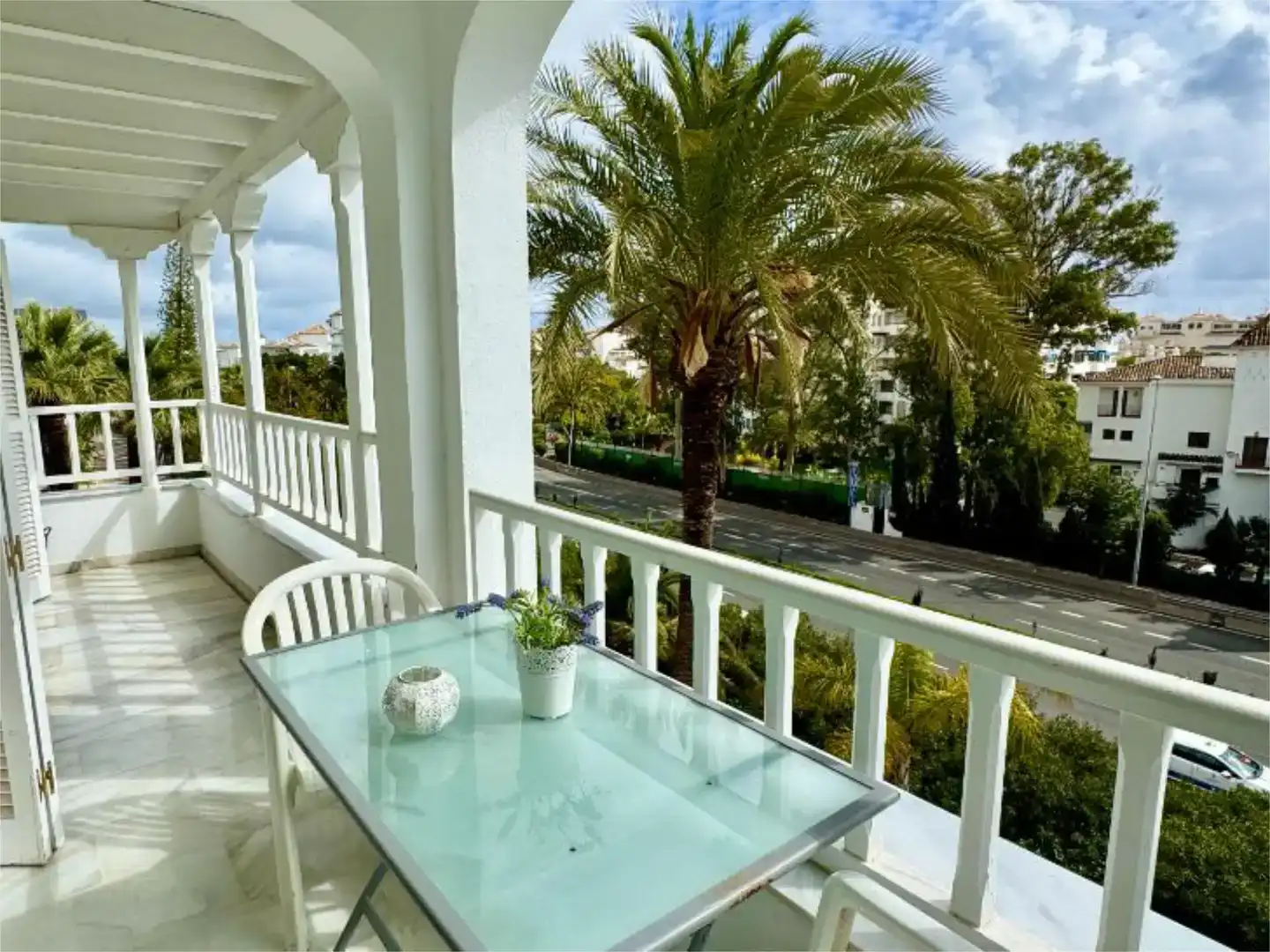 Vista exterior de Apartament de lloguer en Marbella amb Aire condicionat, Piscina i Balcó