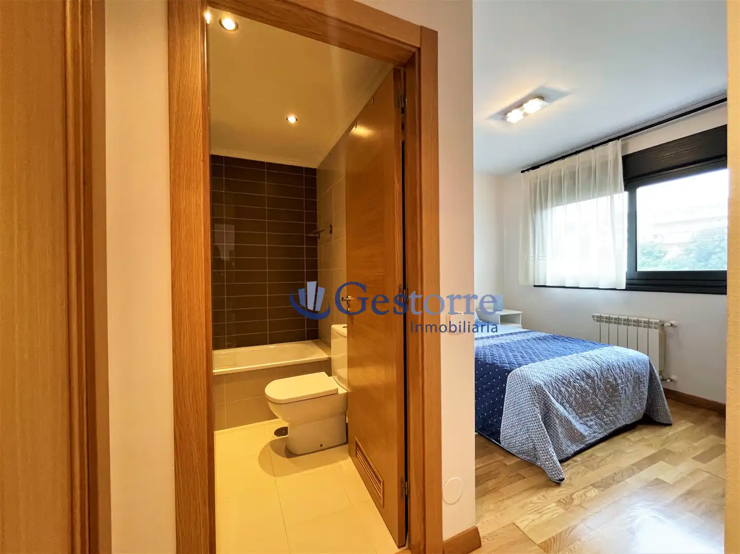 Habitación de Piso de alquiler en Oviedo  con Calefacción, Parquet y Trastero