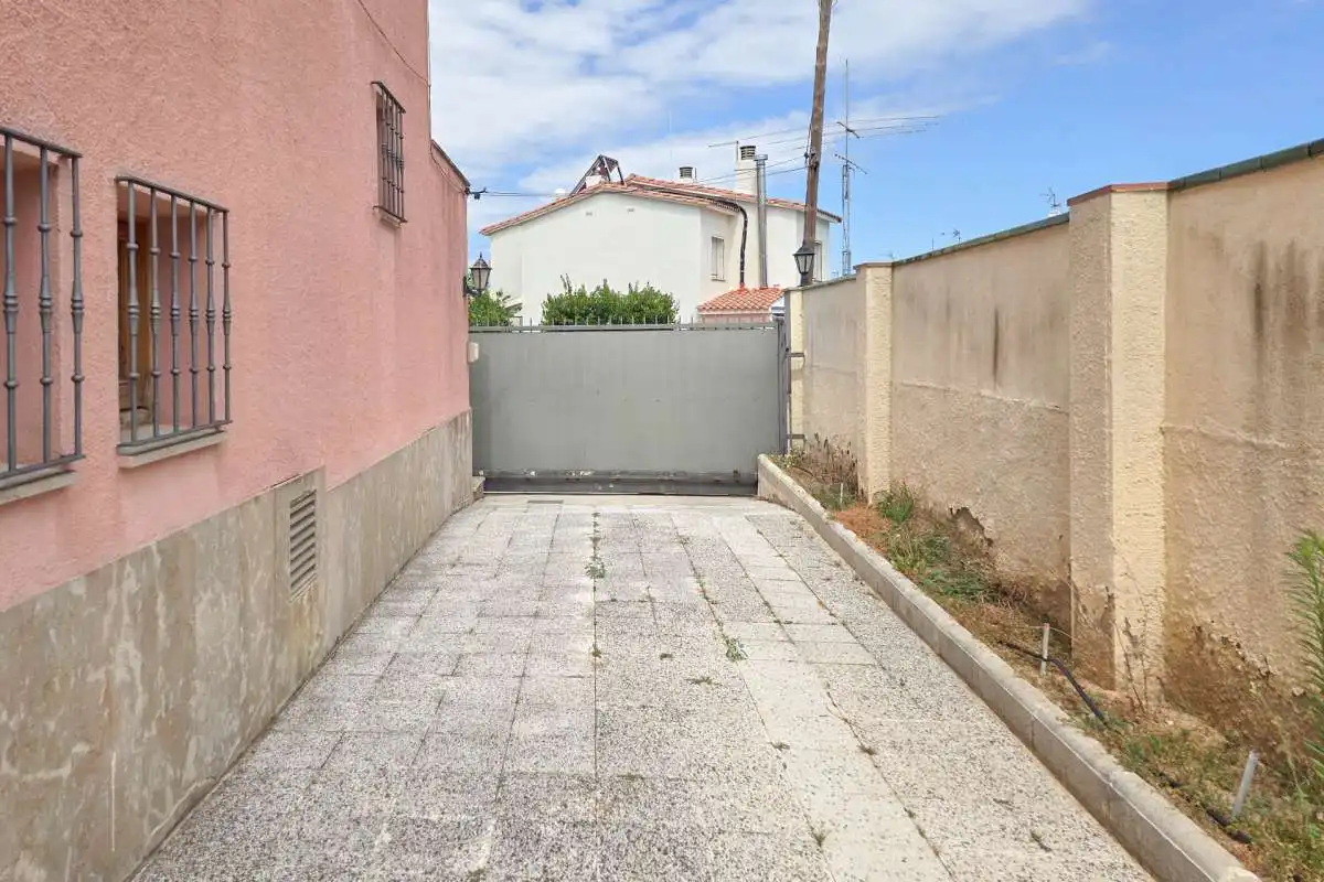 Vista exterior de Casa o xalet en venda en Roses amb Jardí privat