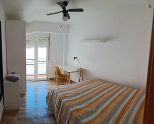 Dormitori de Apartament per a compartir en  Almería Capital amb Moblat, Forn i Rentadora