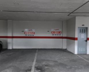 Parkplatz von Garage miete in Sax