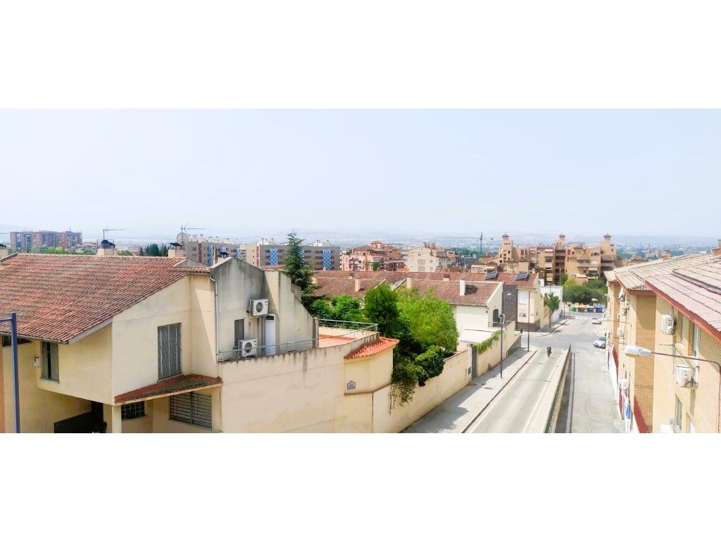 Exterior view of Flat for sale in  Granada Capital