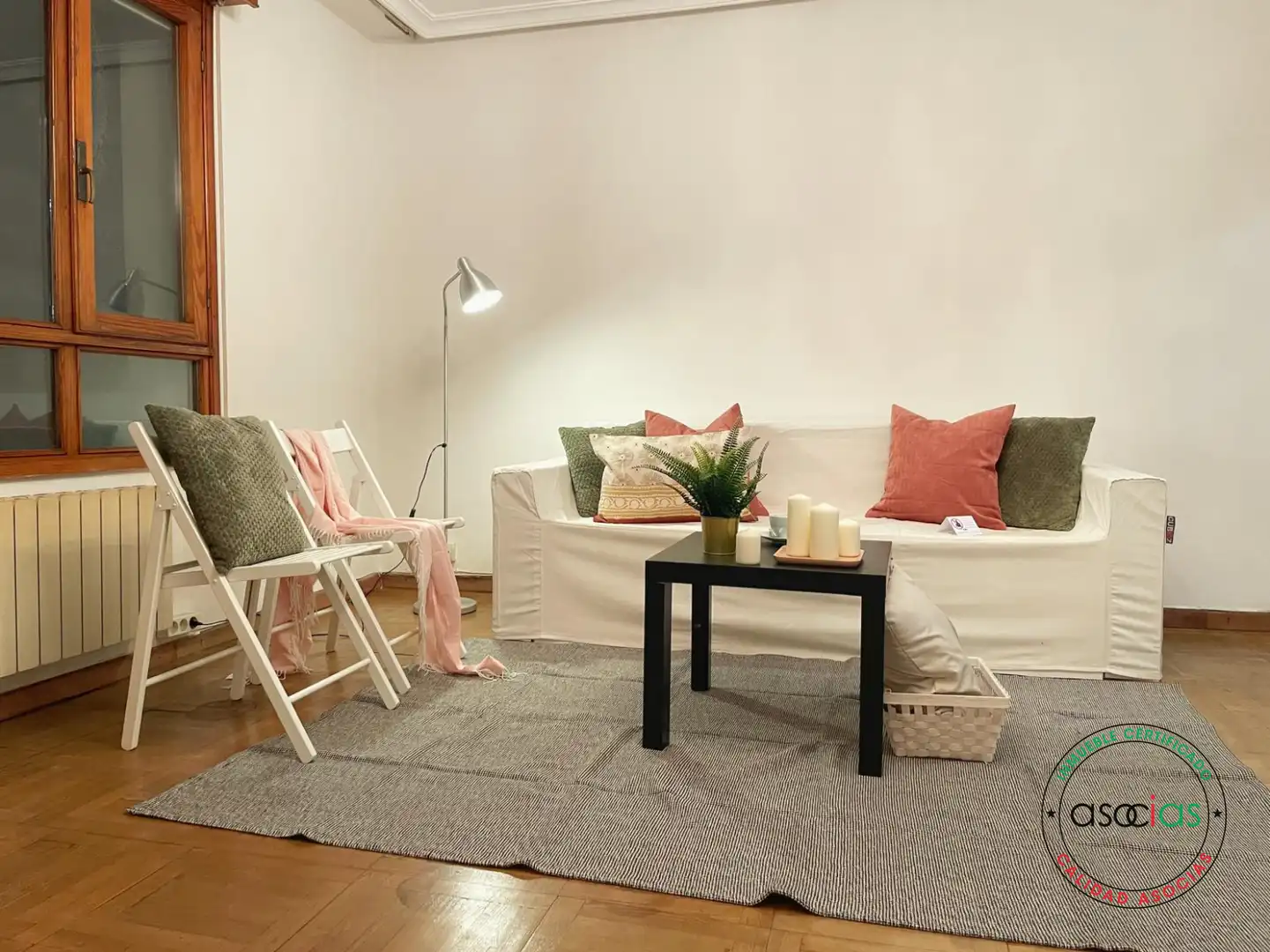 Sala d'estar de Pis en venda en Gijón  amb Calefacció, Jardí privat i Parquet
