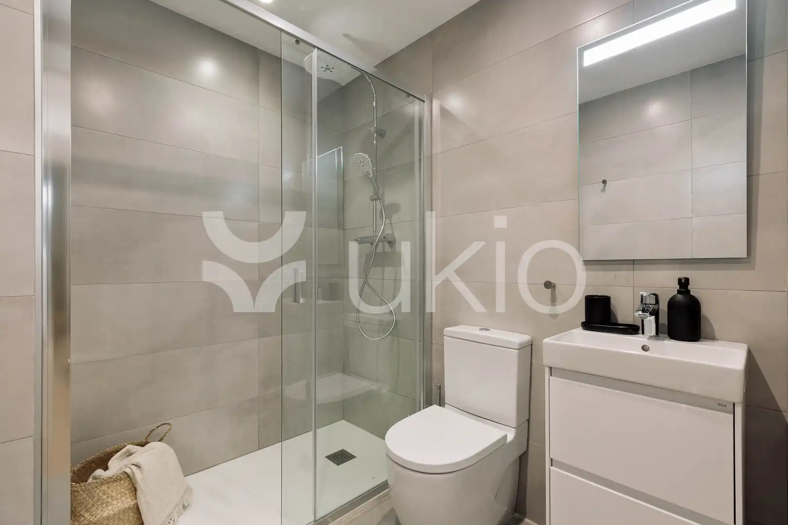 Badezimmer von Wohnungen zur Miete in Barcelona mit Klimaanlage, Heizung und Möbliert