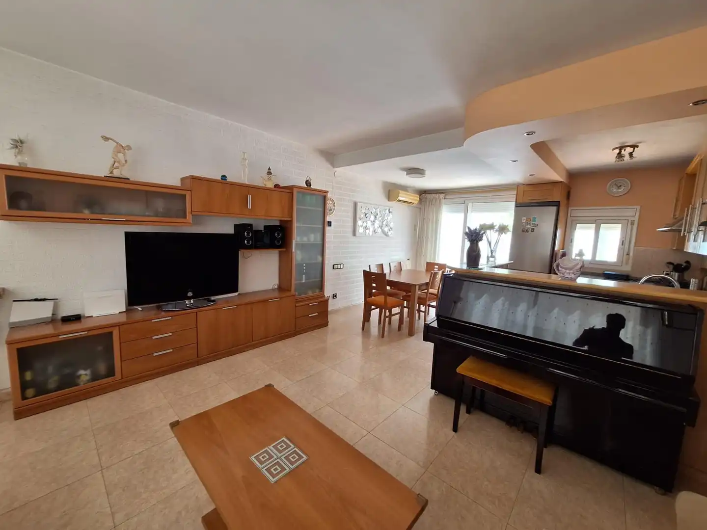 Sala d'estar de Casa adosada en venda en Castellar del Vallès amb Aire condicionat, Calefacció i Terrassa