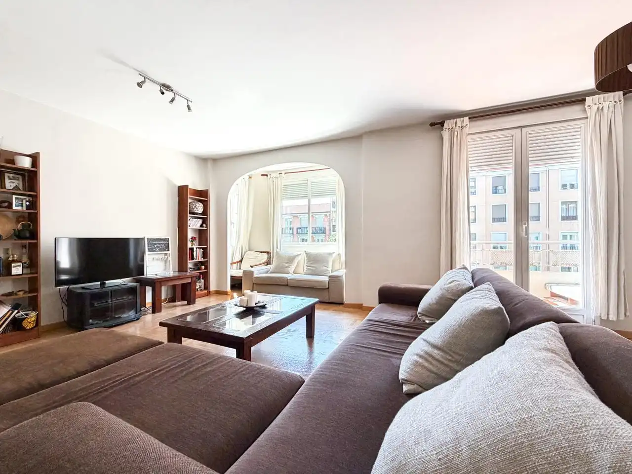 Living room of Flat for sale in Madrid  with Heating, Parquet flooring and Terrace