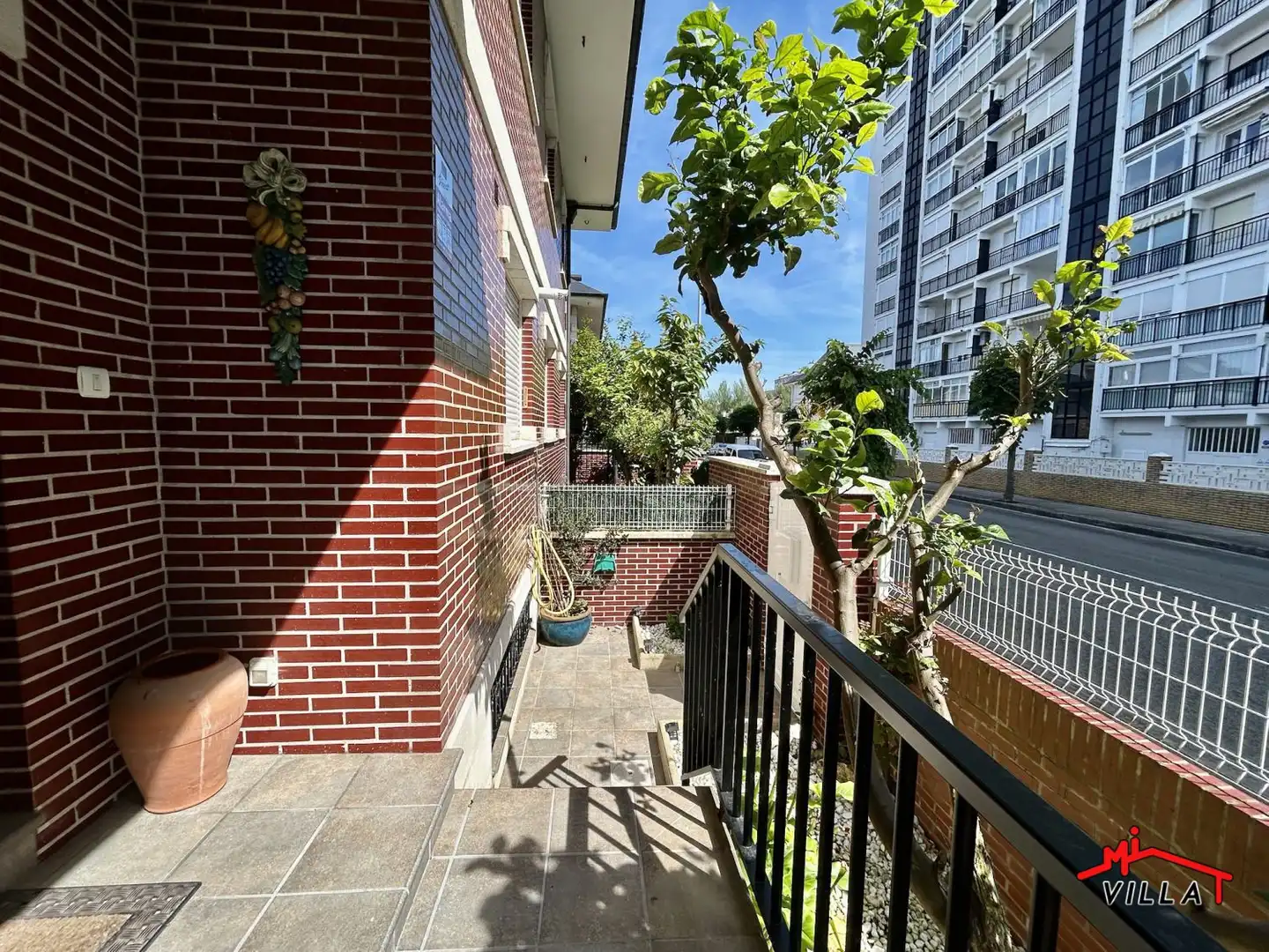 Vista exterior de Casa o chalet en venta en Laredo con Calefacción y Amueblado