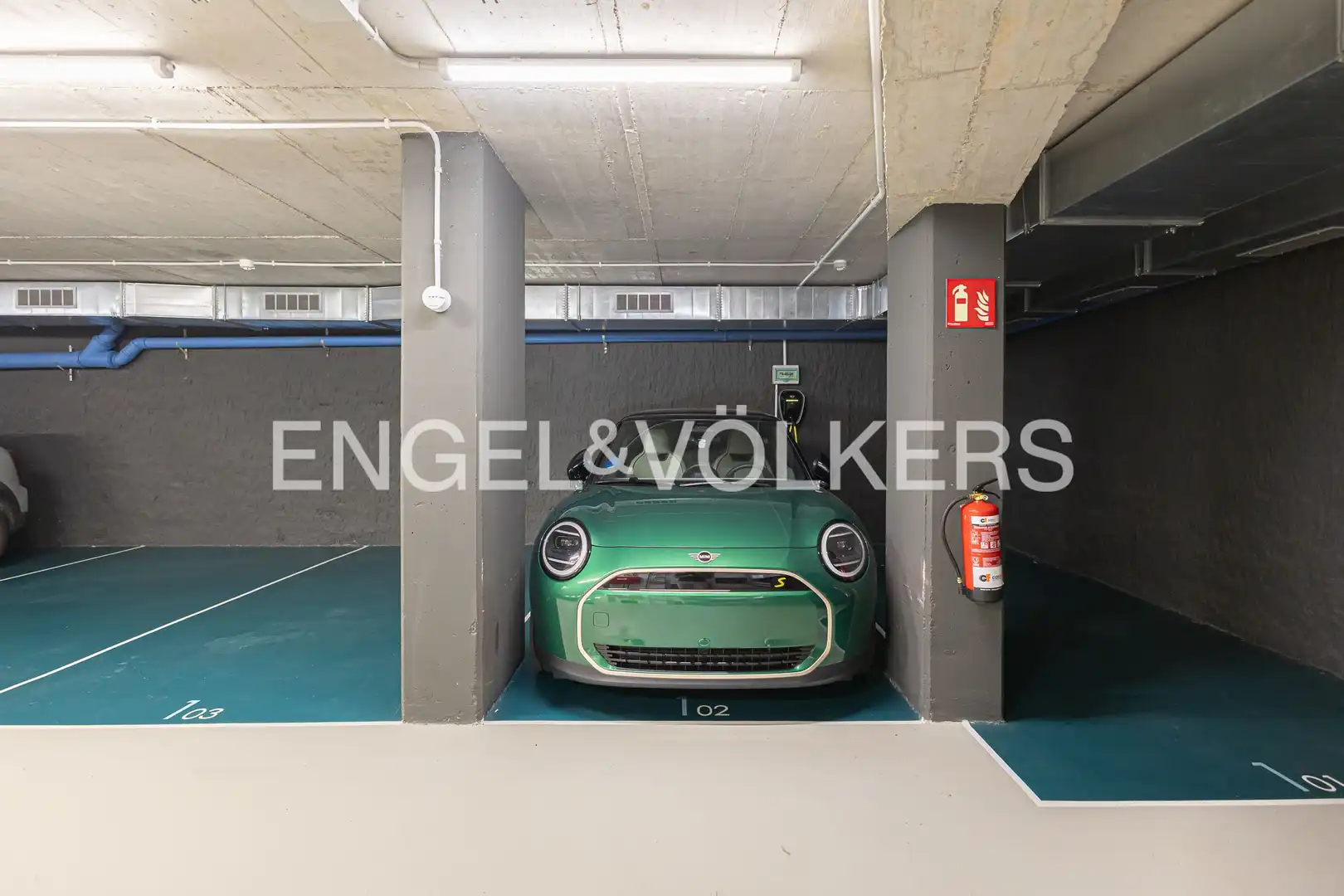 Parking of Flat for rent in Barcelona  with Air Conditioner, Heating and Parquet flooring