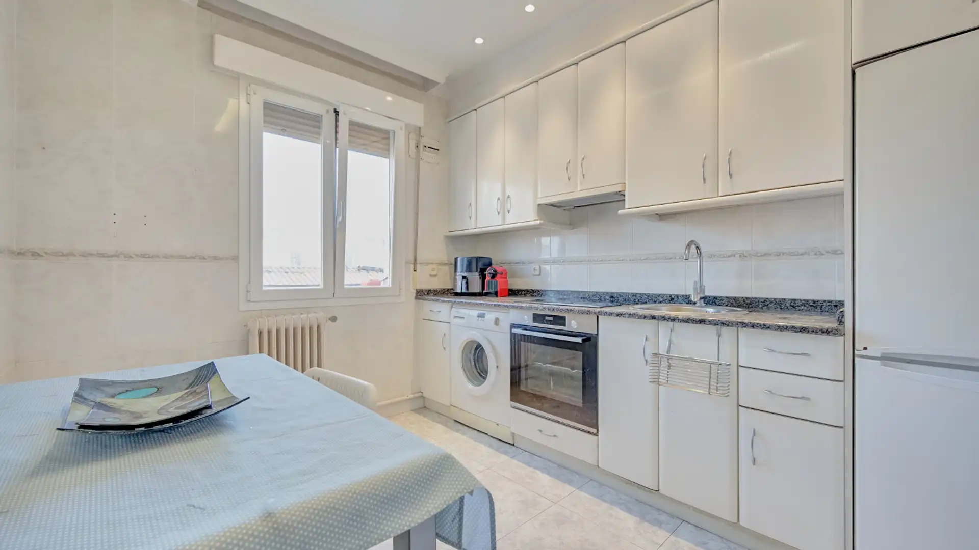 Cocina de Piso en venta en  Pamplona / Iruña con Calefacción y Parquet