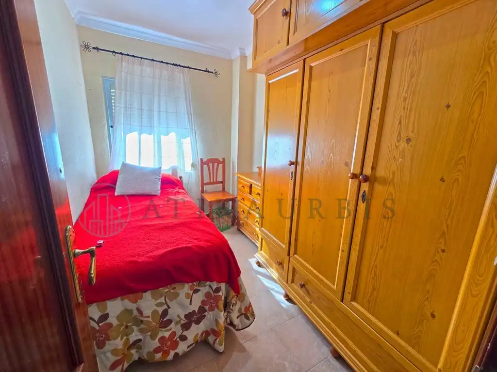 Piso en venta en Calle Manuel Altolaguirre, Girón - Las Delicias